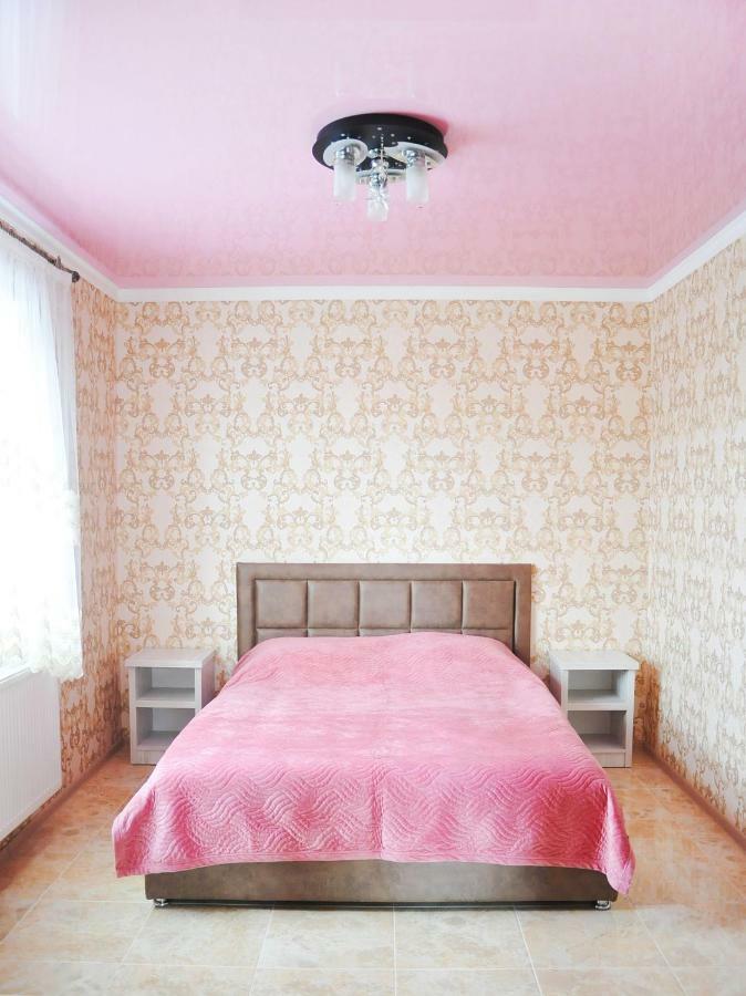 Імперія Otaci Exterior foto
